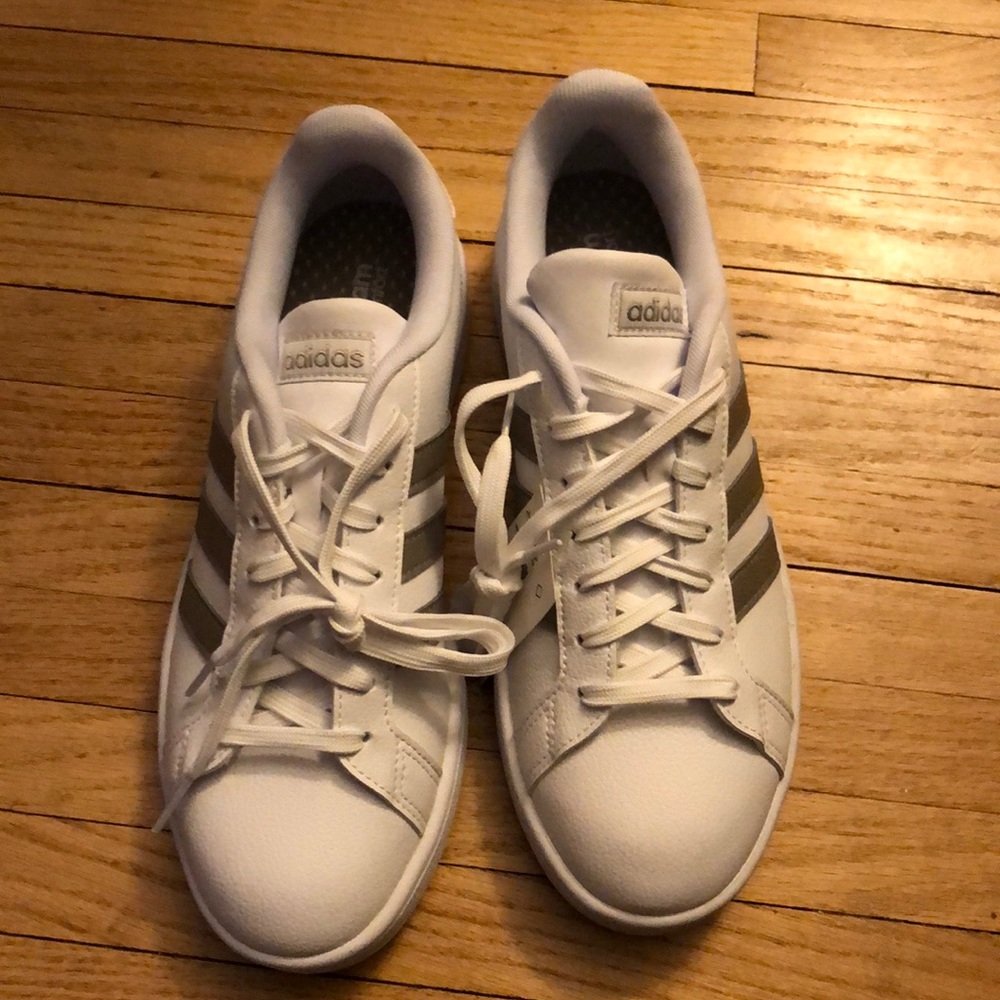 NWT Adidas grand court white w/ gray shoes sz 8.5
